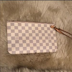 LV Neverfull Pouch (Wristlet)